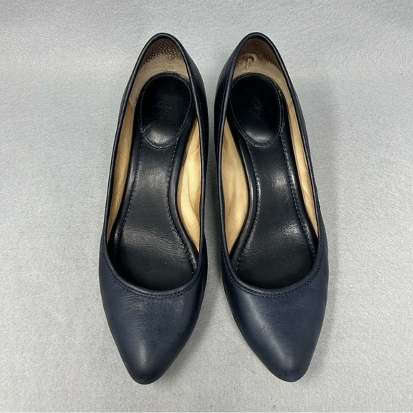 Frye Women's Heels Regina Pump Leather 9.5M Slip on Shoe Kitten Heel Blue. - Picture 5 of 12